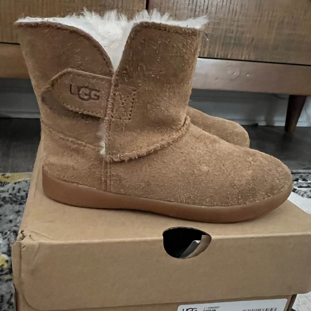 Kids Keelan Ugg boots Size 10
